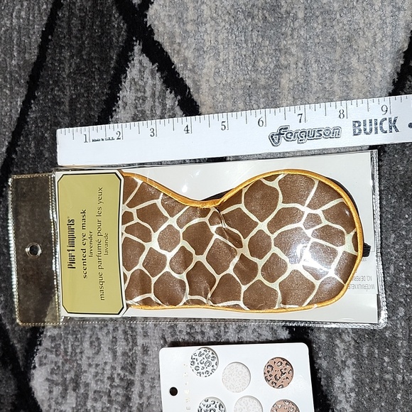 PIER IMPORTS GIRAFFE PRINT LAVENDER EYE MASK & LEOPARD PRINT ROUND STUD EARRINGS - Picture 2 of 11